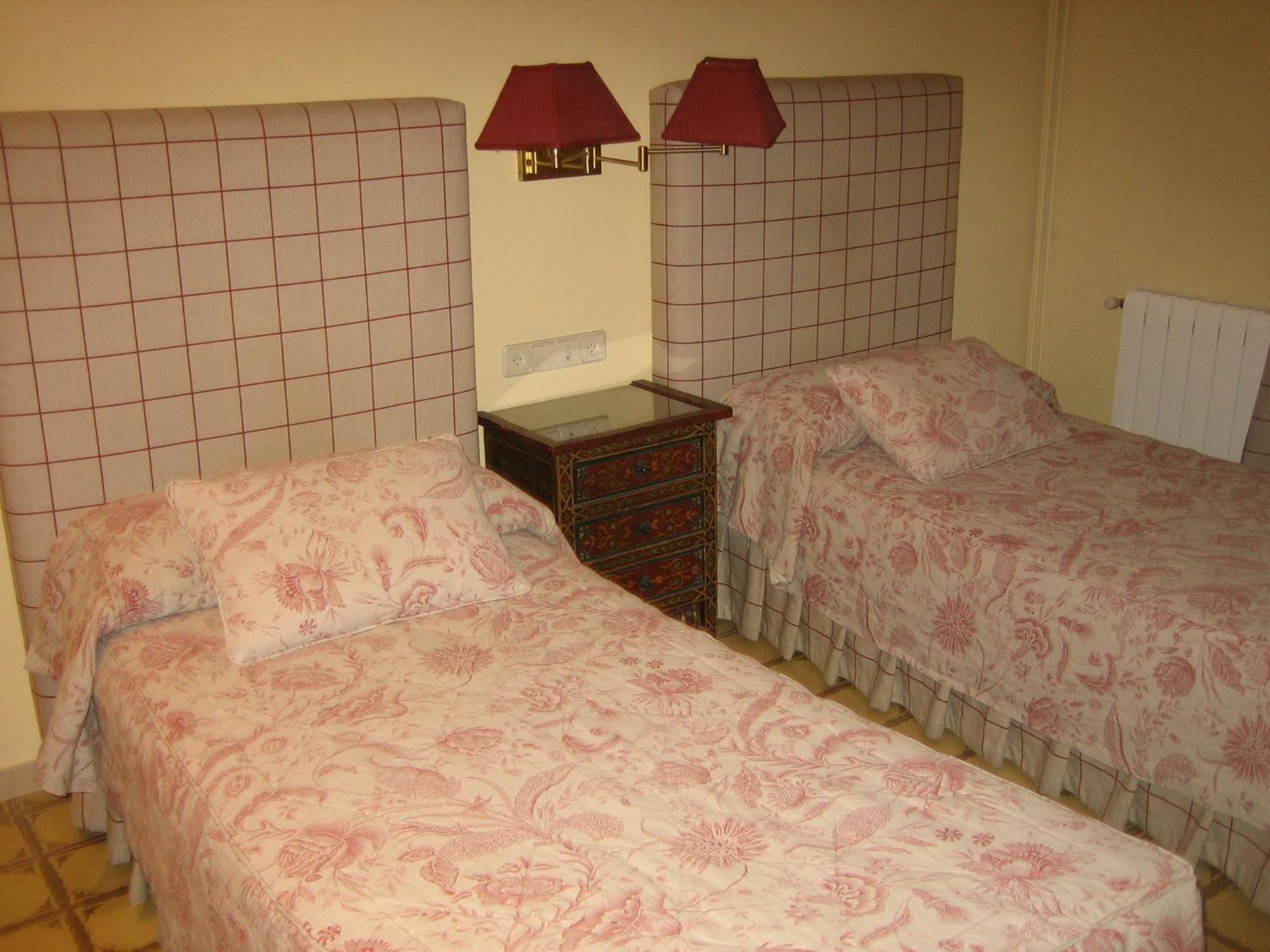 Apartment Sant Jordi Girona 97 *